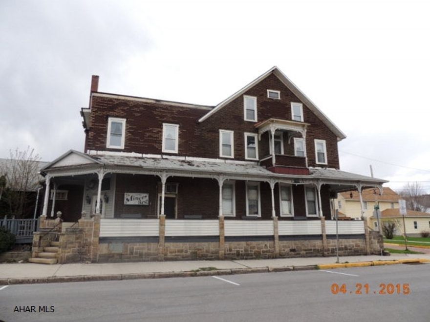 This lot has a building on it that has fire damage. Can be torn down to build your own business or use as a parking lot for an existing adjacent lot.