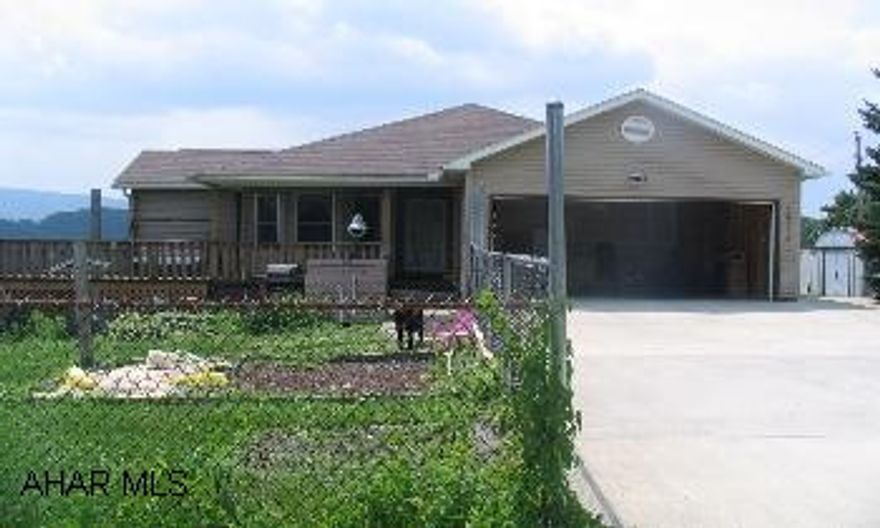 Nice 1 story home - livingroom, large eat-in kitchen, 3 bedrooms plus 4th in basement, 2 full baths on 1st floor, bath in basement, central air, on ground pool, fenced yard. Very lovely home!! Nice 1 story home - livingroom, large eat-in kitchen, 3 bedrooms plus 4th in basement, 2 full baths on 1st floor, bath in basement, central air, on ground pool, fenced yard. Very lovely home!!