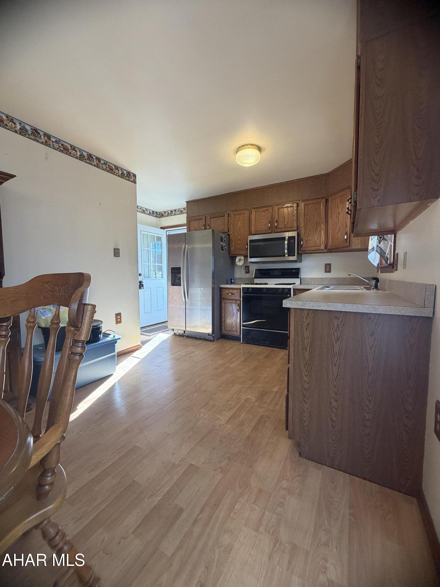 Lakewood Manor - Residential