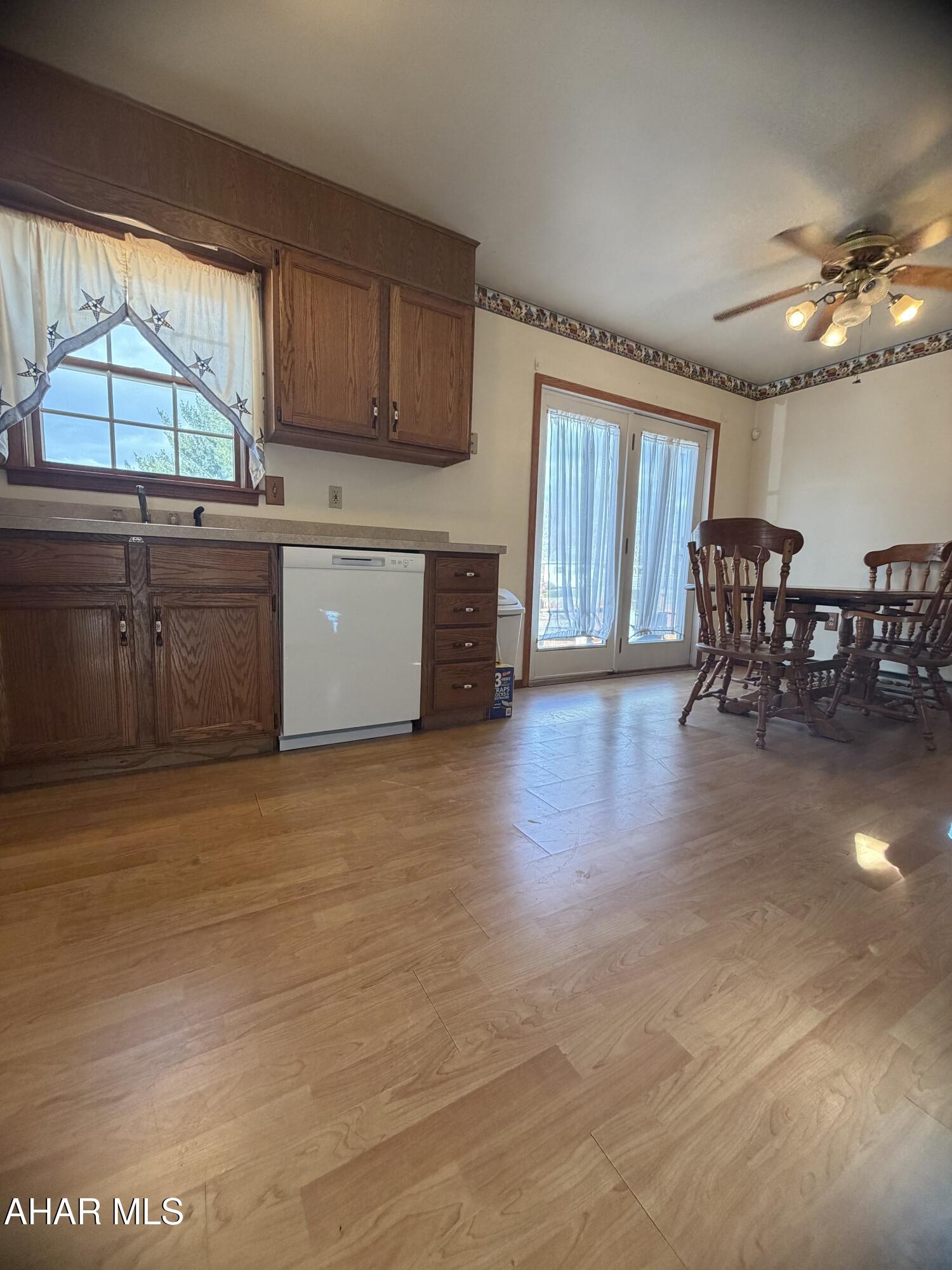 Lakewood Manor - Residential