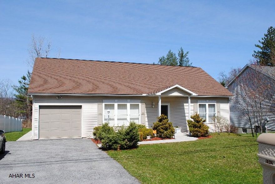 Talk about move in ready!  This is a great 3 bedroom, 2 bathroom home that was built in 2002.  This home has new carpet throughout and has been freshly repainted through out the main living floor.   All appliances stay!  Call today to view this move in ready home!