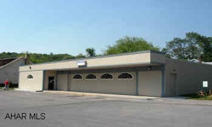 LIKE NEW!  COMPLETELY REDONE TOP TO BOTTOM, INSIDE AND OUT.  WOULD MAKE A GREAT PROFESSIONAL OFFICE.  3200 SQ.FT.  OWNER WILL CONSIDER SELLING BUILDING, BUSINESS AND INVENTORY FOR $325,000.  ZONED NEIGHBORHOOD BUSINESS.  2-200 AMP SERVICES. LIKE NEW!  COMPLETELY REDONE TOP TO BOTTOM, INSIDE AND OUT.  WOULD MAKE A GREAT PROFESSIONAL OFFICE.  3200 SQ.FT.  OWNER WILL CONSIDER SELLING BUILDING, BUSINESS AND INVENTORY FOR $299,000.  ZONED NEIGHBORHOOD BUSINESS.  2-200 AMP SERVICES.