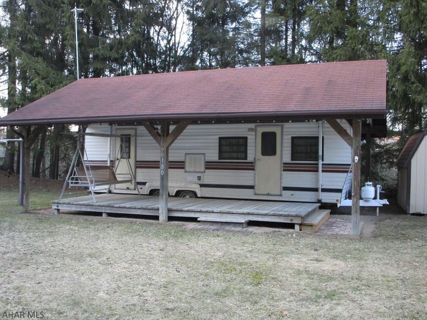 Nice camper and deck covered by a pavilion.  Great outside areas both in front and back.  Great location not far from the swimming pool.