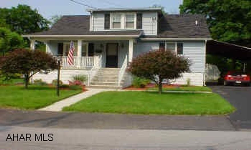 IMMACULATE 1 1/2 STORY 3 OR 4 BDRMS, EAT-IN KITCHEN, 1ST FL. BDRM, LGE BATH, CORIAN SHOWER & COUNTER TOPS MINT CONDITION, CONVENIENTLY LOCATED 3 OR 4 BEDROOMS, 1ST FLOOR BEDROOM, LAUNDRY, EAT-IN KITCHEN, MANY AMENITIES, TOO NUMEROUS TO MENTION