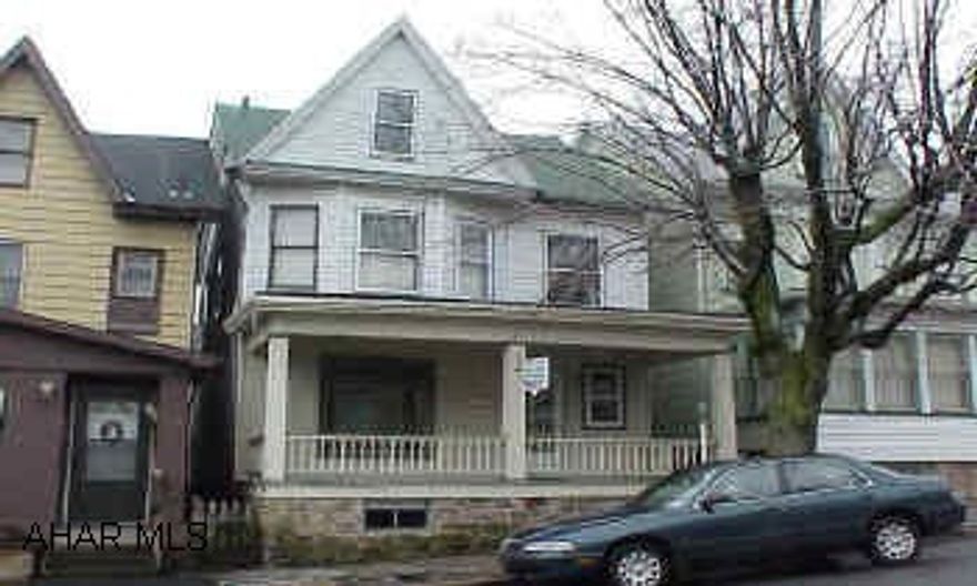 Great Starter House - 3 or 4 bedroom home with nice eat-in kitchen.  All hardwood floors.  Great landscaped rear yard and fenced.  Great covered patio. Roof is Shingle & rolled.  Owner Transferred. Great Starter House - 3 or 4 bedroom home with nice eat-in kitchen.  All hardwood floors.  Great landscaped rear yard and fenced.  Great covered patio. Roof is Shingle & rolled.  Owner Transferred.