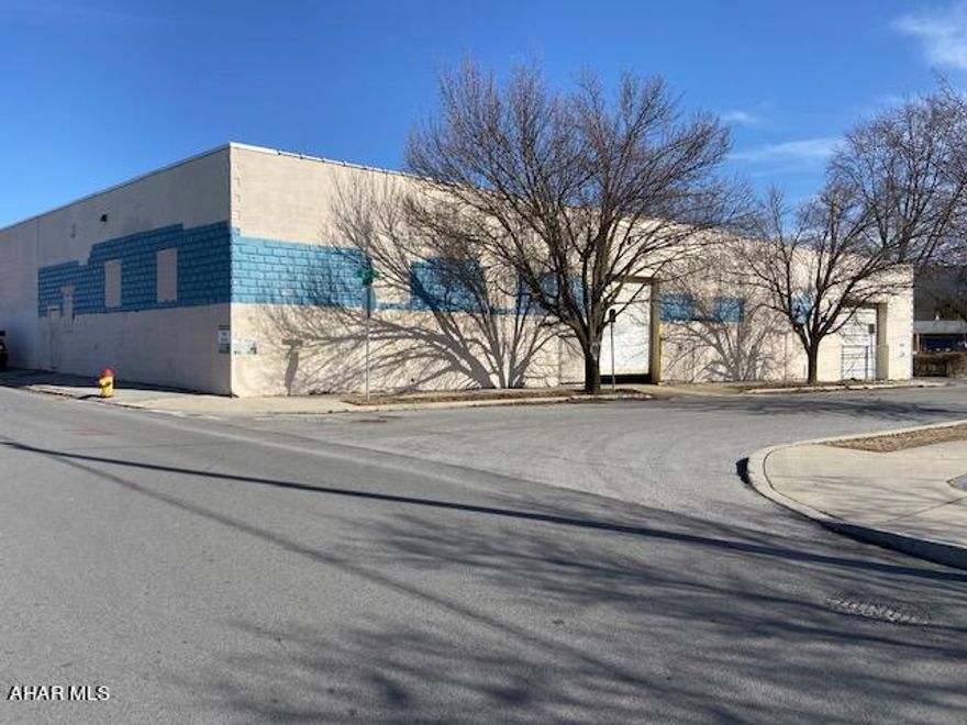 15,000 sf warehouse with both recessed indoor and exterior loading docks. 14' overhead doors. 19.5' ceilings. 36x48 block garage and 48x50 lean-to. Large fenced in lot with truck scale. NNN lease