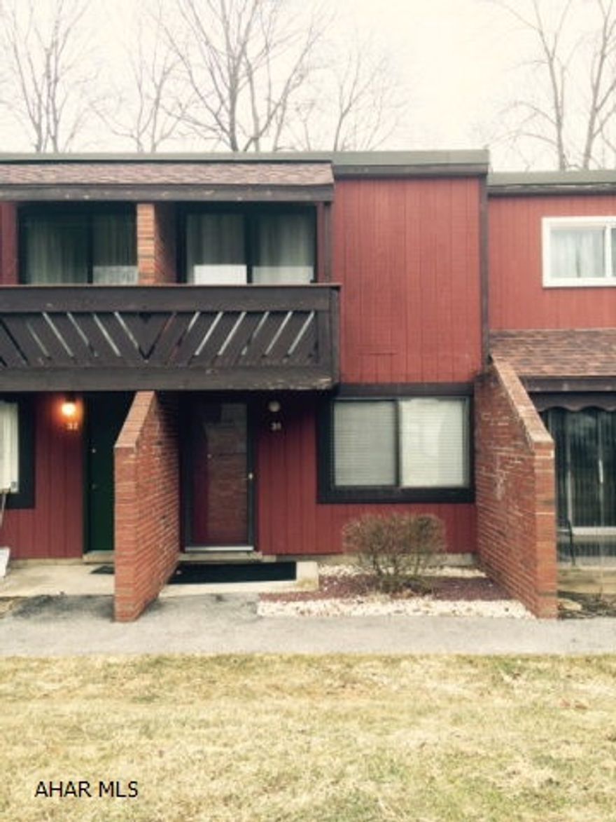 This unit is ready for you to move right in!  Nicely updated and with very modern furnishings.  Includes all appliances.  Must see!  Call for information regarding association information.