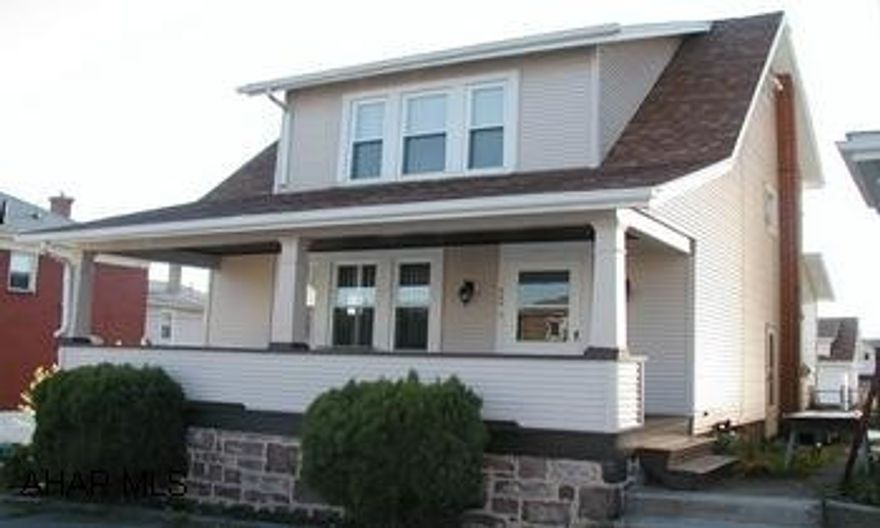 BRIGHT AND CHEERY. IMMACULATE UPDATED HOME FEATURES GAS FIREPLACE, NEW REAR DECK AND GARAGE, CENTRAL AIR AND LARGE MASTER WITH WALK IN CLOSET IN NICE NEIGHBORHOOD. CALL ELLEN 937-0062. BRIGHT AND CHEERY. IMMACULATE UPDATED HOME FEATURES GAS FIREPLACE, NEW REAR DECK AND GARAGE, CENTRAL AIR AND LARGE MASTER WITH WALK IN CLOSET IN NICE NEIGHBORHOOD. CALL ELLEN 937-0062.