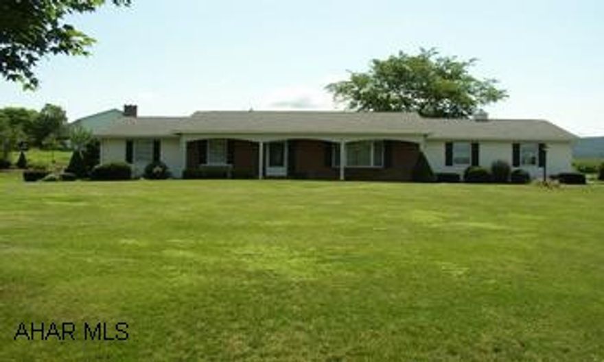 ONE OF A KIND-ORIGINAL OWNERS-WELL MAINTAINED ONE STORY ON 1 ACRE. FEATURES INCLUDE FAMILY ROOM W/ GAS FP, FORMAL DR, LARGE LR AND PRIVATE REAR SUNROOM AND ALL APPLIANCES INCLUDED IN SALE. ADDITIONAL HEAT OPTIONS OF A WOOD FP & VENTLESS PROPANE HEATER. ONE OF A KIND-ORIGINAL OWNERS-WELL MAINTAINED ONE STORY ON 1 ACRE. FEATURES INCLUDE FAMILY ROOM W/ GAS FP, FORMAL DR, LARGE LR AND PRIVATE REAR SUNROOM AND ALL APPLIANCES INCLUDED IN SALE. ADDITIONAL HEAT OPTIONS OF A WOOD FIREPLACE AND VENTLESS PROPANE HEATER.