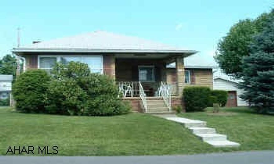 1 story perma stone w/ finished basement. C/A, 1car detached garage. Lg eat in kitchen w/ breakfast nook & bay window seat. 1 story perma stone w/ finished basement. C/A, 1 car detached garage. Lg eat-in kitchen w/ breakfast nook & bay window seat. cedar closet in hallway.  SEE INTERIOR PHOTOS