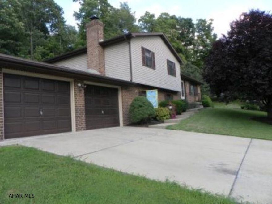 Bright & spacious multi-level on a quiet cul-de-sac in Bellwood School District. This immaculate home is located in a well-desired neighborhood & features 3-4 BRs, 3 full baths, lge. eat-in kitchen w/cherry cabinets & formal DR. Lower level has a family room w/fireplace, 4th BR/office, 3rd full bath, super laundry room, 2-car garage. Rear deck overlooks private landscaped wooded lot. Don't wait - be in your new home for the Holidays!