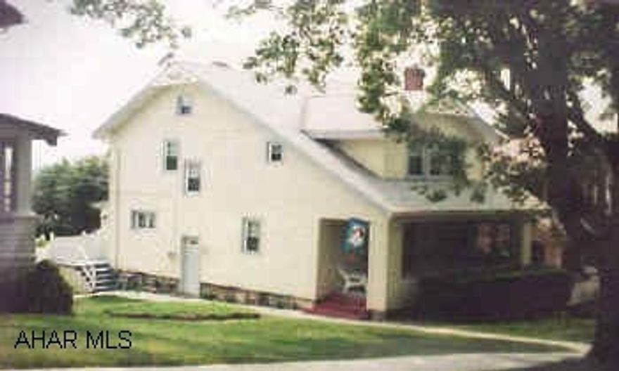 2 story home in excellent neighborhood. 3 bedroom, 1 bath newer kitchen. Deck off back with 1 1/2 year old therma spa. Double lot and off street parking. 2 story home in excellent neighborhood. 3 bedroom, 1 bath newer kitchen. Deck off back with 1 1/2 year old therma spa. Double lot and off street parking. Electric system - 100 amp combo