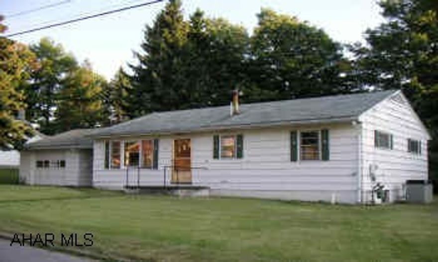 PROPERTY NEEDS TLC. CUTE 1 STORY W/ HARDWOOD FLOORS , GARAGE ATTACHED BY A WALK THRU AREA