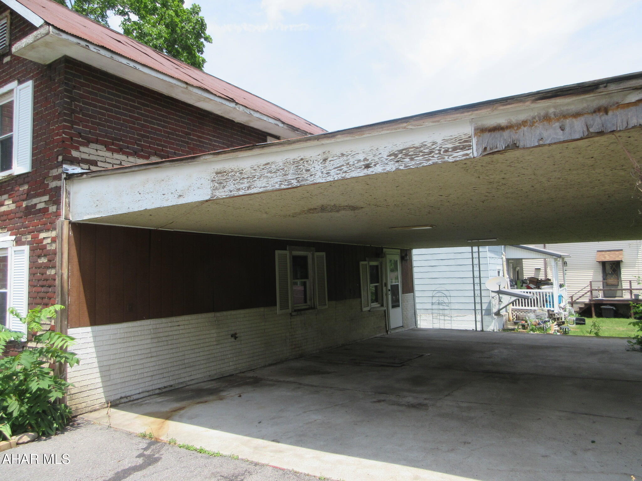 Saxton - Residential