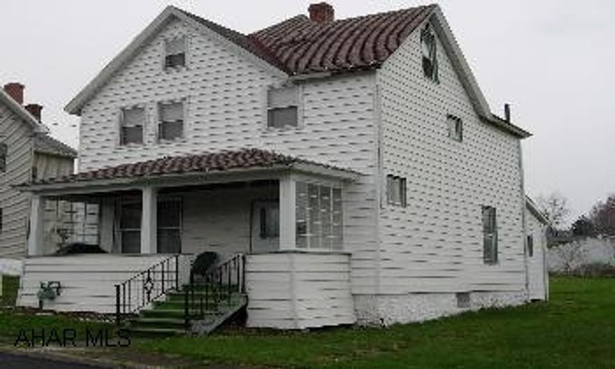 Sankertown 2bd 1ba on 100x150 level lot. Good starter home. Lots of potential! Call Dan Peters 932-1655