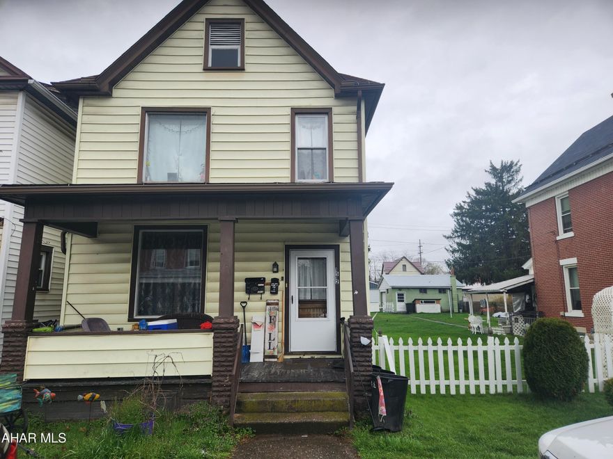 Investnent Duplex! This property is currently fully rented in Huntingdon. Great opportunity near Juniata College. Property is not rented as student housing currently but was previously. Second floor is two bedrooms, first floor is one bedroom. Owner pays heat (Oil approx $4628 annually), approx water and sewer and recycle ($1547 annually.) Rental income is $1200/month. Duplex could easily be converted back into a single family home. Call listing agent for more information.  24 hour notice for ALL showings. Garage in rear is not apart of this property.