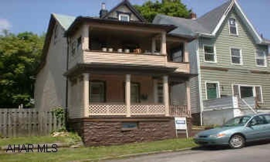DUPLEX IS IN GOOD SHAPE. 1ST FLOOR RENT IS $395. 2ND FLOOR $475. LEASES ON FILE AT OFFICE.