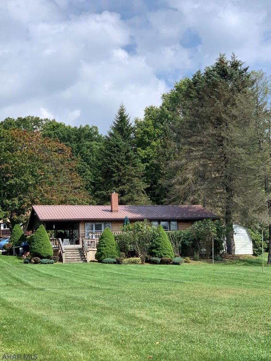 Lakefront property with dock and boat house! Enjoy the covered deck with amazing views of the lake! Imagine sitting at your picnic table on the flat back yard hearing the boats & jet skis buzzing around, laughter of families on the lake. Fire pit for s'mores, sit on your hammock, throw horse shoes, play badminton, pull your boat and jet ski up to your dock and into the boat house. Enjoy Indian Lake spring deep into fall! There are two golf courses, a renewed lodge along with a 4 wheeler Park & snow skiing at Seven Springs minutes away!