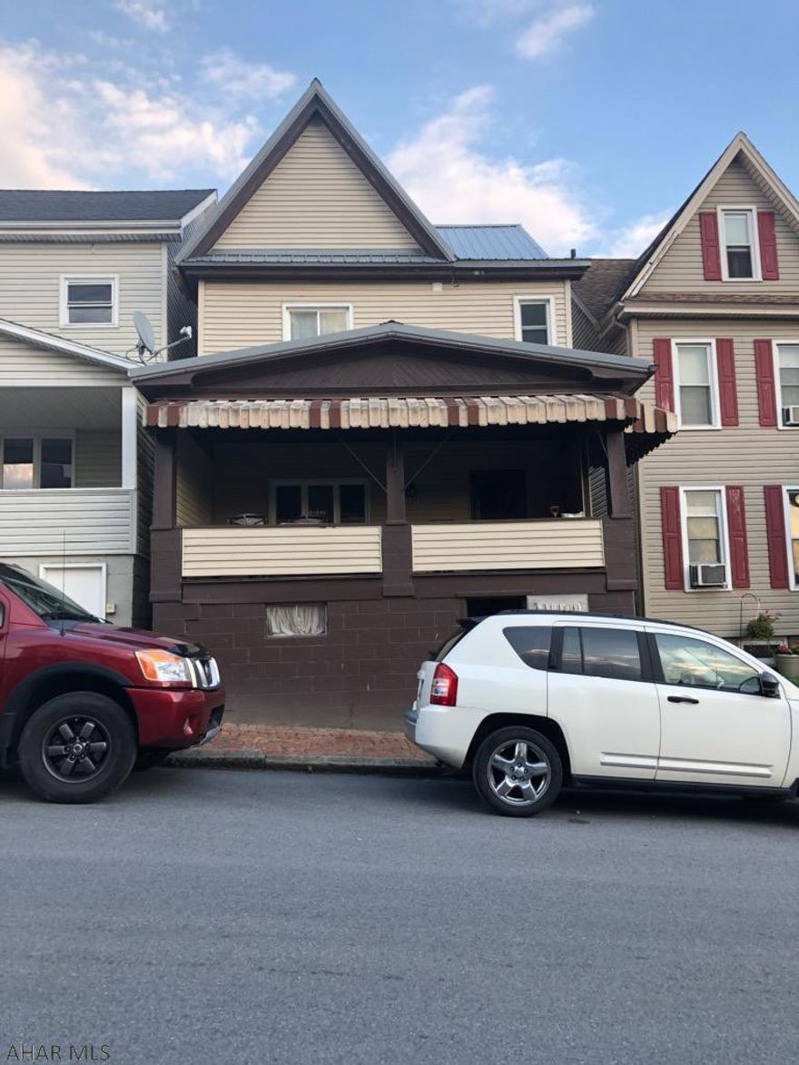 Check out the virtual tour link- Great starter home with updated kitchen and bathroom, new metal roof and double thermo pane windows, newer furnace and water heater.. Buyer to verify taxes.  MOTIVATED SELLERS PAYING 3% CLOSING COST!