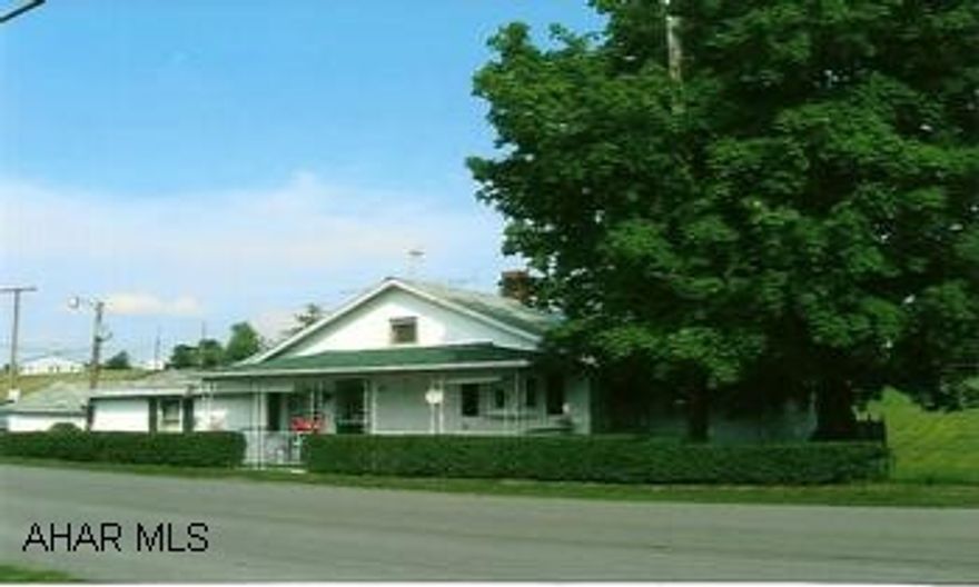 Ranch home with great potential for expansion. Nice starter home. Nice side and back yard, newer furnace, tilt in windows and main level laundry.