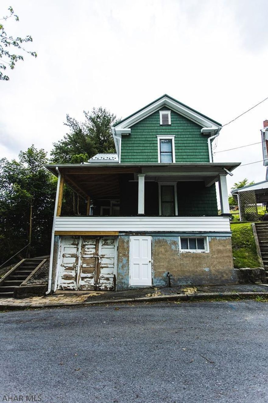 3 bedroom house with covered porch.