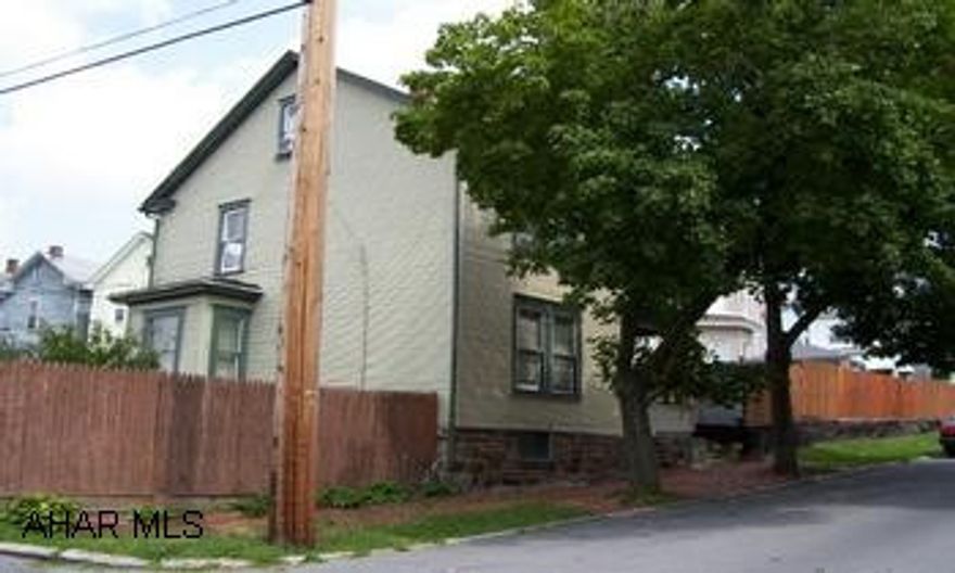 MOTIVATED SELLER A great house. Formal dining room with pocket doors. Newer roof, hot water tank, electrical, furnace, fenced private yard. Move Right In!  Vacant - Show anytime