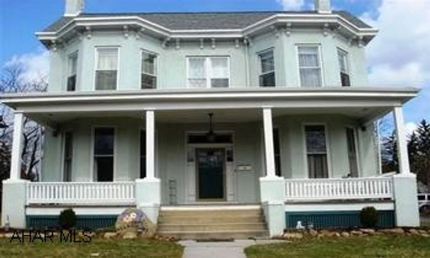 STATELY STUCCO & FRAME 2 STORY WITH DETACHED CARRIAGE HOUSE, LOCATED IN CHARMING HISTORIC NEIGHBORHOOD. GREAT POSSIBILITIES! HOME WARRANTY STATELY STUCCO & FRAME 2-STORY, LARGE BAY WINDOWS, 4/5 BEDROOMS, 3.5 BATHS, NEW KITCHEN & APPLIANCES, FIRST FLOOR BEDROOM/LIBRARY W/BATH, TWO FIREPLACES, LAUNDRY ON FIRST FLOOR, CERAMIC TILE, HARDWOOD FLOORS, PRIVATE PATIO, 2 COVERED PORCHES, FENCED YARD, LARGE DETACHED CARRIAGE HOUSE W/MAHOGANY CEILING AND POSSIBLE STUDIO/OFFICE/RENTAL UNIT ABOVE. BEAUTIFUL HISTORIC STREET, STROLL TO STORES, LIBRARY AND CHURCHES. TRULY UNIQUE GRAND DAME, WITH ENDLESS POSSIBILITIES. HOME WARRANTYCALL TODAY....GAIL CORLE 932-3231.