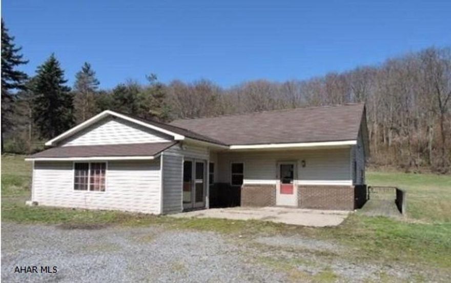 Welcome to 2743 Grandview Road, Tyrone PA. This is your opportunity to upgrade this home with the modern desirables. It offers two bedrooms, two full baths on 1.28ac. There is an unfinished basement plus an additional storage building on the property. It is not move in ready. There are upgrades and some TLC needed. The time and effort pays off. Take a look today.  Per Seller, all offers must be submitted via online auction at Hubzu.com  Bid period begins 10/12/16 2:24pm and ends 10/19/16 2:24pm.  Min starting bid is $36000.  Buy Now price is n/a.