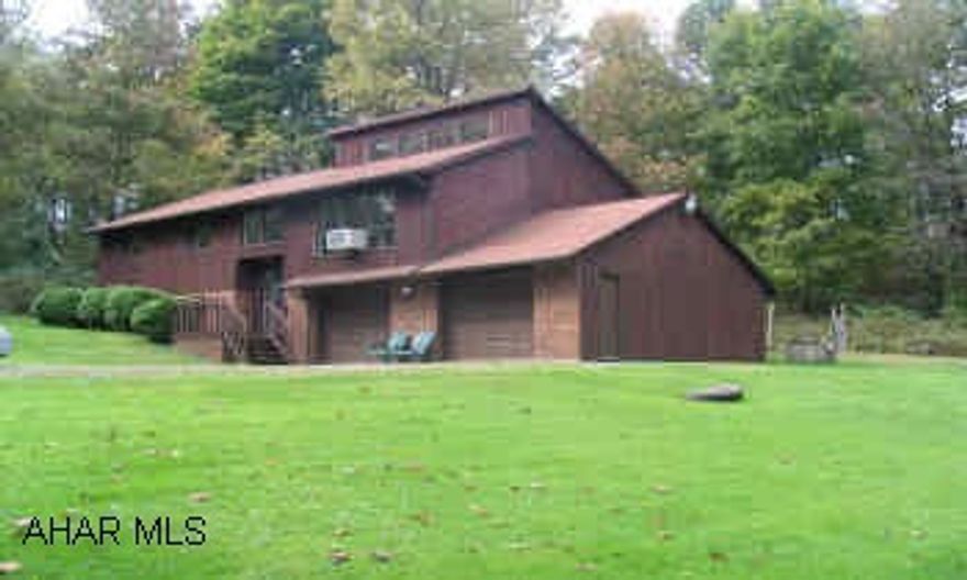 Lovely private setting Cedar/ Brick Contemporary split entry on 1 acre ground, peaceful, great view, open floor plan, 3 bedrooms,1.5 bath, Great location!!! Lovely private setting Cedar/ Brick Contemporary split entry on 1 acre ground, peaceful, great view, open floor plan, 3 bedrooms,1.5 bath, Great location!!!