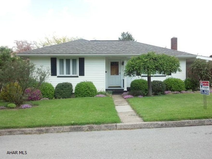 Just the perfect cozy package! Lovely 1 story, 2 bedroom home - 1 car int. garage/patio above - georgeous park like back yard. Awesome price - must see! Move in condition!