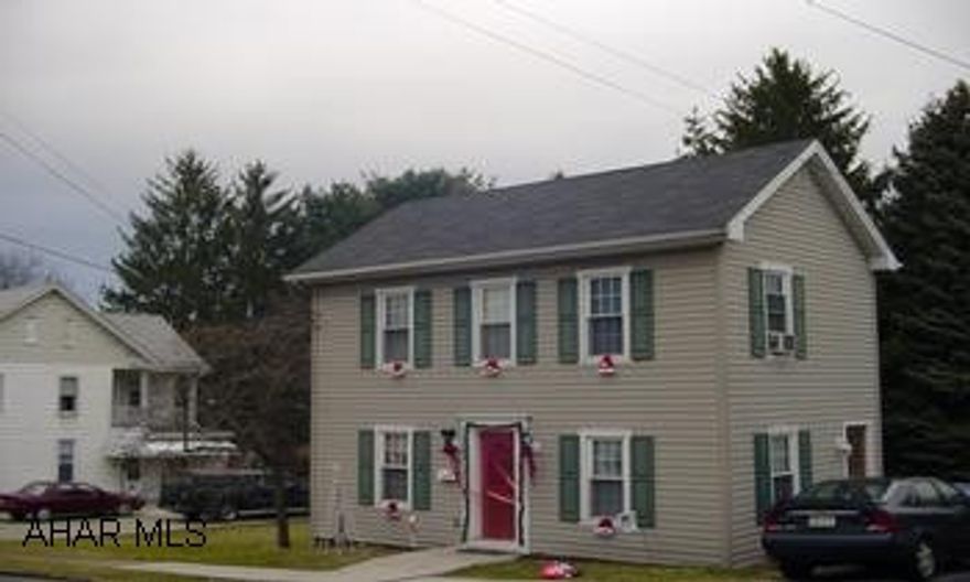 Single family with in town convenience.  Near banks, grocery store, hospital, drug stores. Attic area for storage.