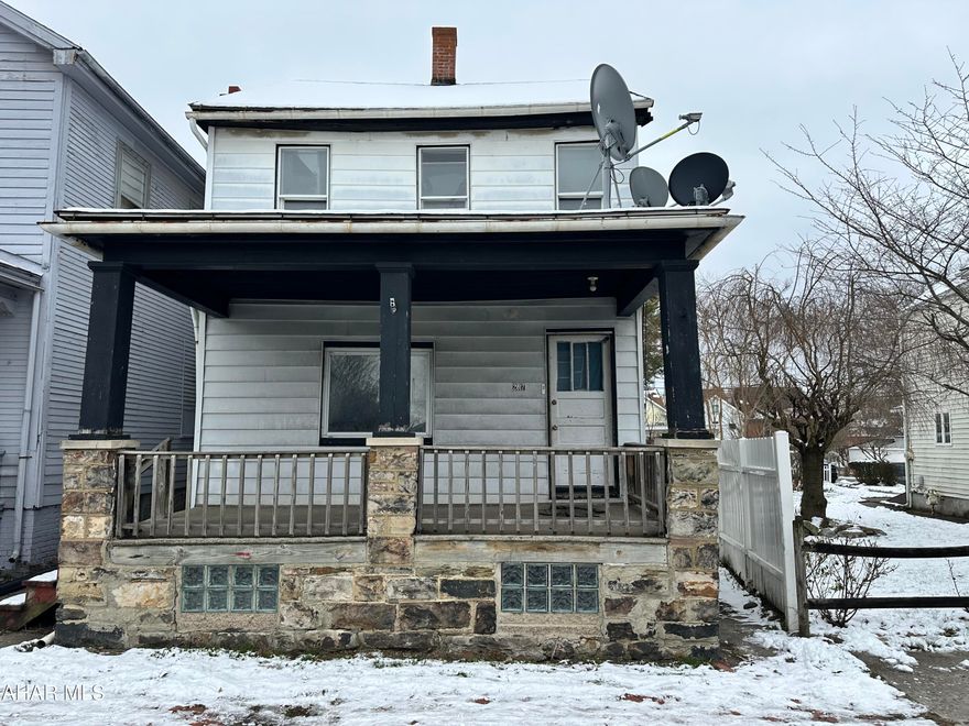 Investors and contractors, if you are looking for your next project, here it is. This home was formally used as an income generating rental property. Some TLC will be needed due to a small fire in the enclosed rear porch that spread to the above full bath. Appears to be minor damage. parking is available in the rear off of the alley.