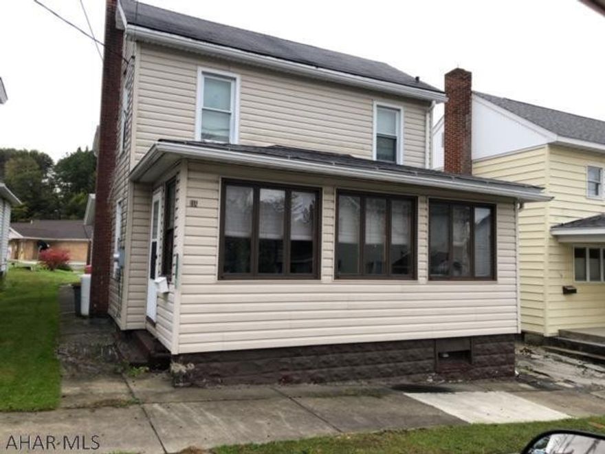 Nice three bedroom home at a perfect price must see to appreciate. Ample size back yard. 1 car garage with off street parking. This home is a great investment and would make a great rental property or a wonderful starter home.