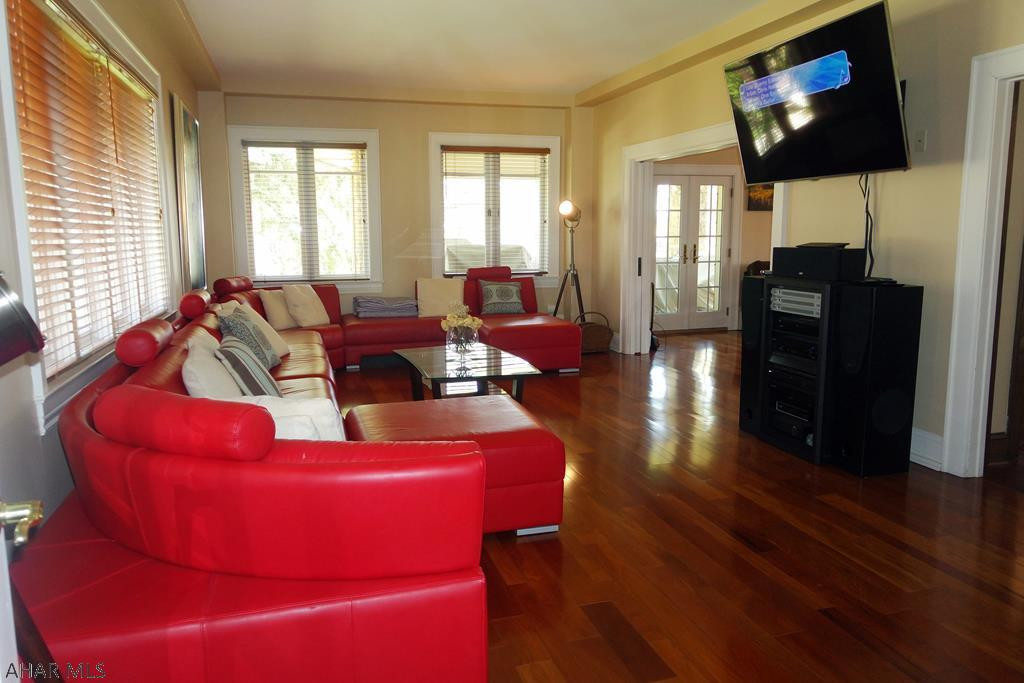 Mansion Park - Residential