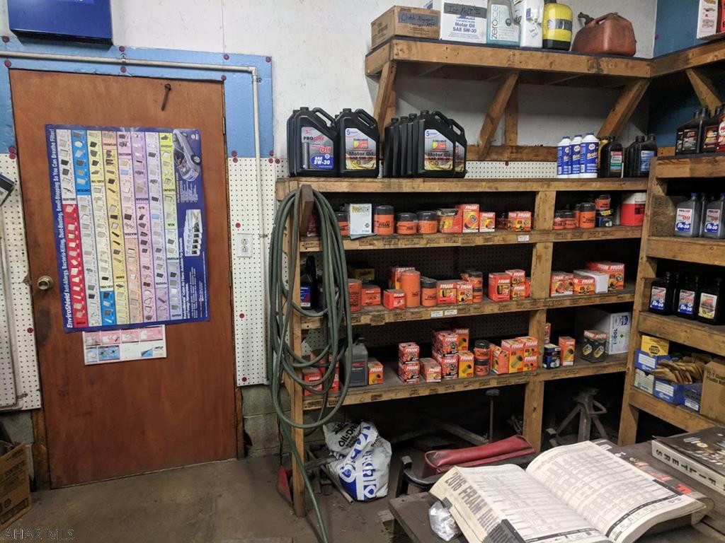 Unknown - Commercial Lease