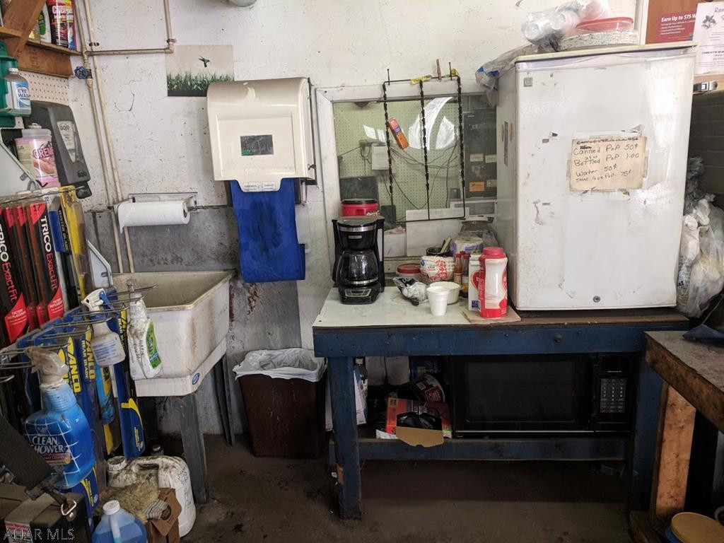 Unknown - Commercial Lease