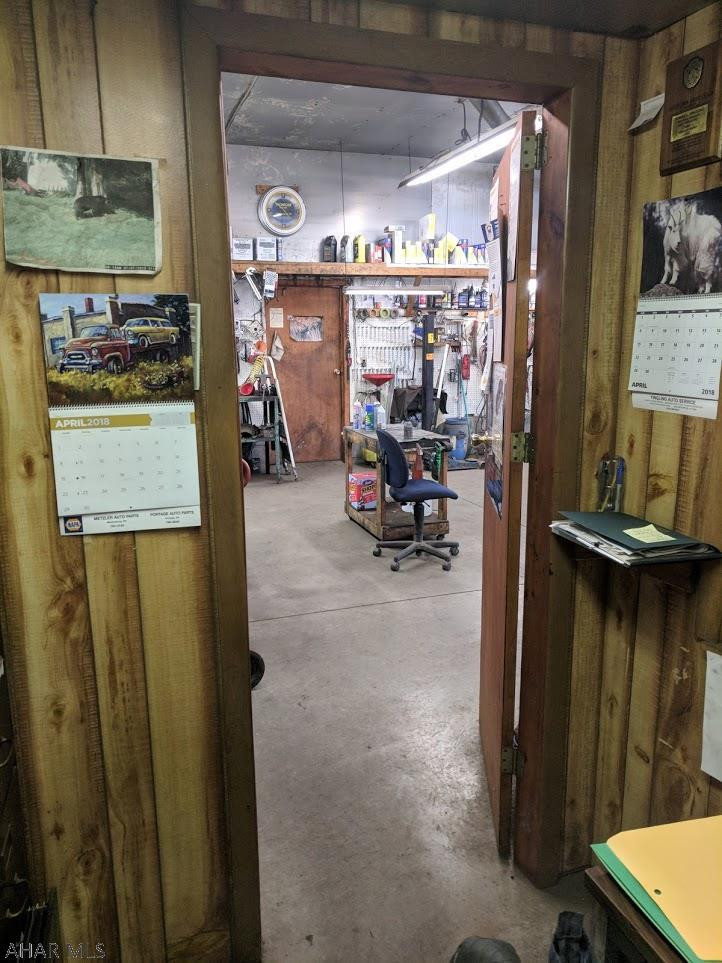 Unknown - Commercial Lease