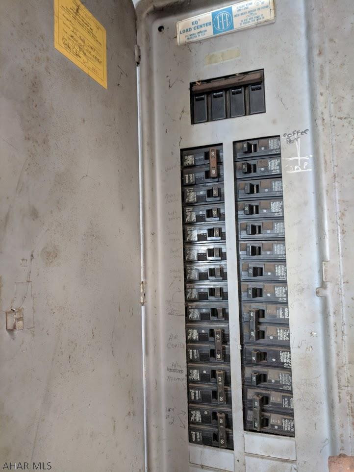 Unknown - Commercial Lease