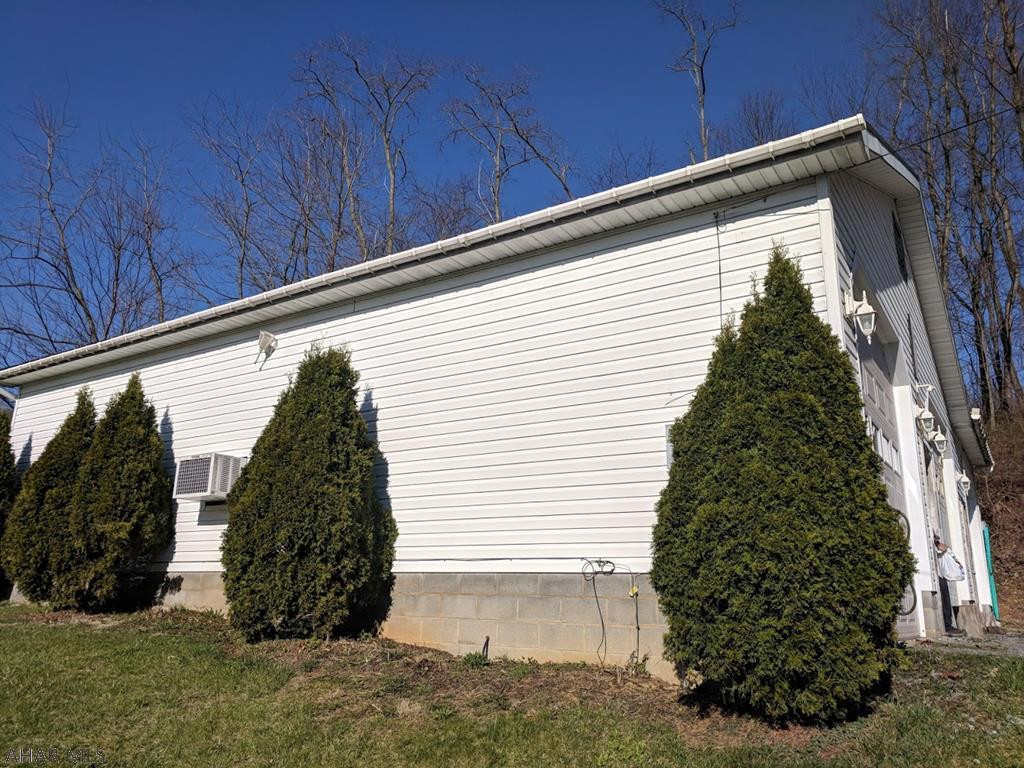 Unknown - Commercial Lease