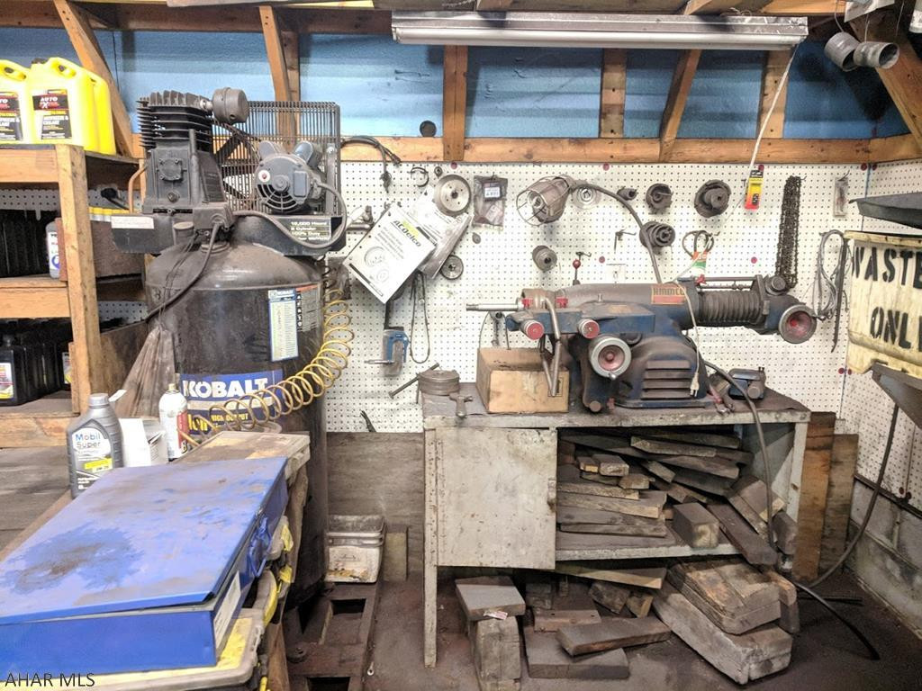 Unknown - Commercial Lease