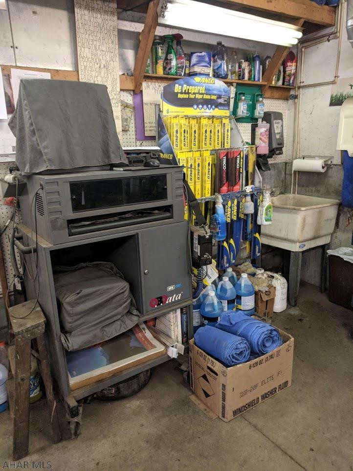 Unknown - Commercial Lease