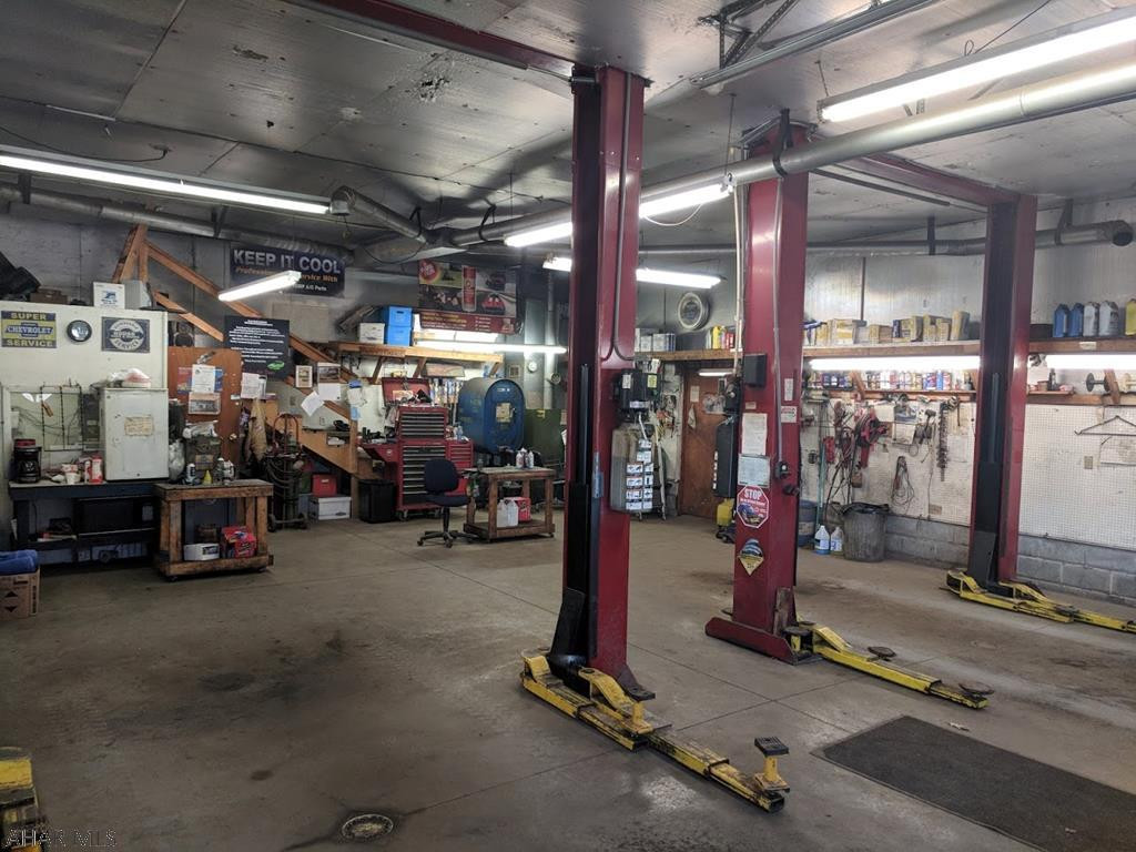 Unknown - Commercial Lease