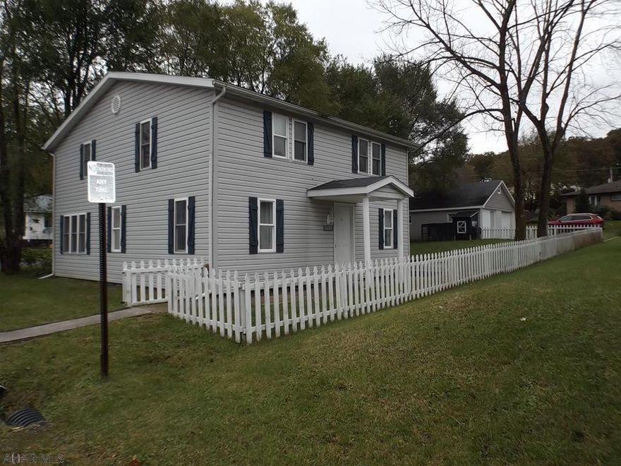 Walk in closet-4.3X8.4, Garage w/storage above-22.9X22.4, new furnace 2015, newer winows.