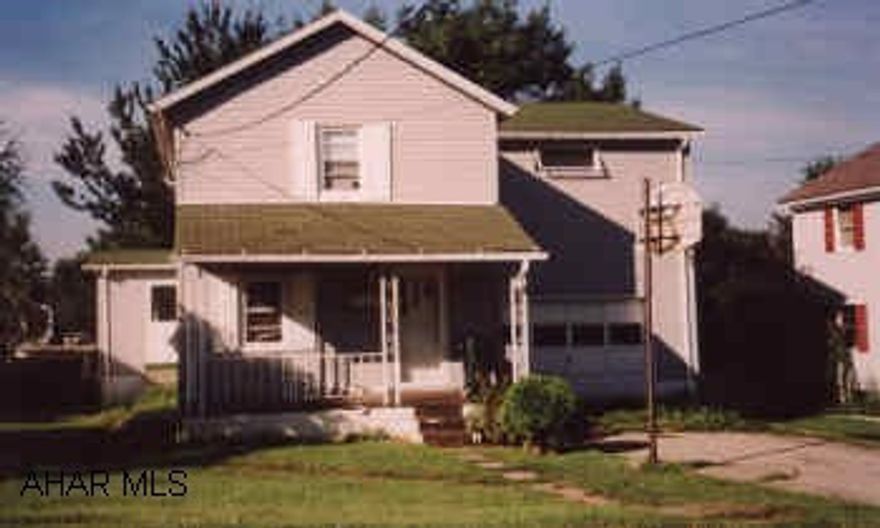 LARGE TWO STORY, NICE LOT. NEEDS TLC.   WOULD BE A GREAT INVESTMENT*ALL SHOWINGS THROUGH LOUANN HOFFMAN ONLY