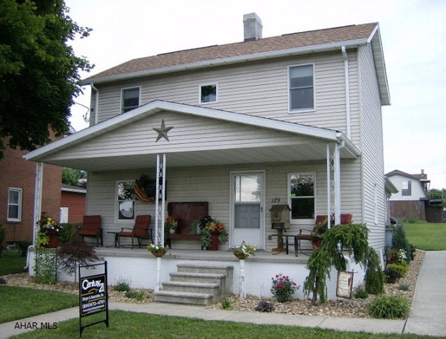 Revloc- 2 story 3BR, 2 bath vinyl sided home on a well landscaped 50 x 150 lot. Newer furnace & roof. 2+ car detached garage. Move-in condition.