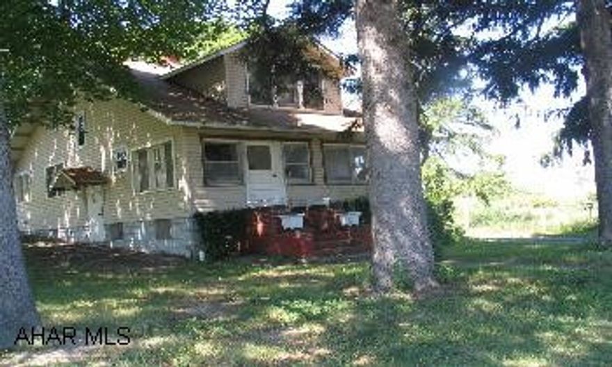 Location !! Nice Home on 1 acre +/-!! Living Room, Formal Dining Room with French doors, Den /Office,built in shelves,3-bedrooms,1.5 Baths ,Nice  detached garage!