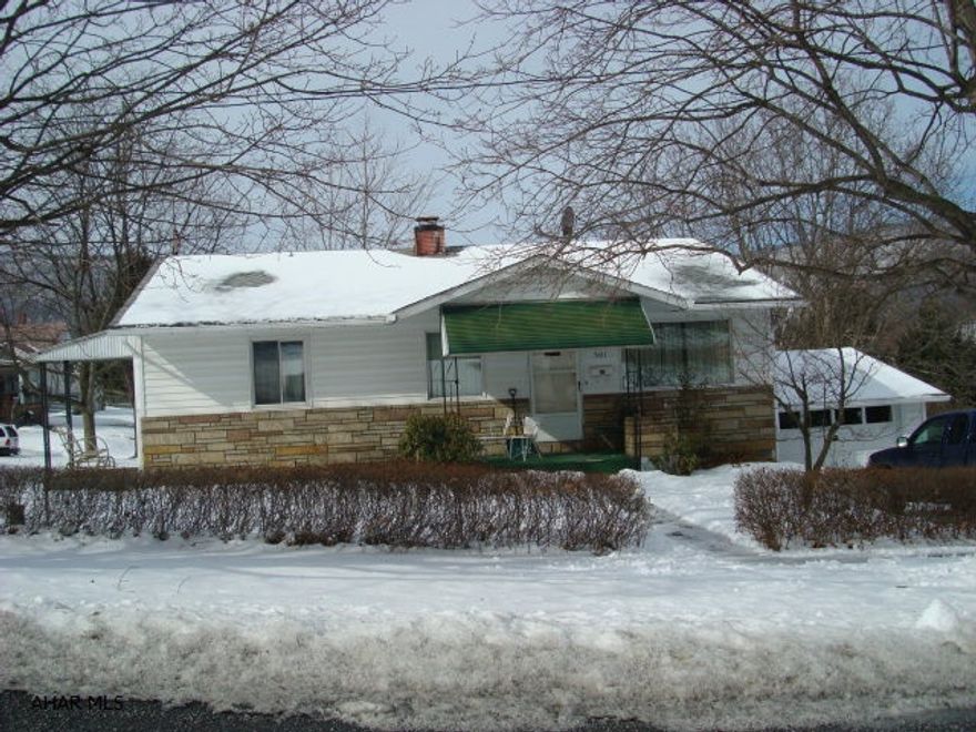 Three bed, one bath ranch on side street in Everett.  Original hardwood floors, new roof, furnance, Central Air.  Attached one car garage.