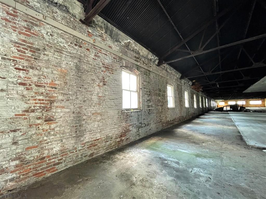 Unknown - Commercial Sale