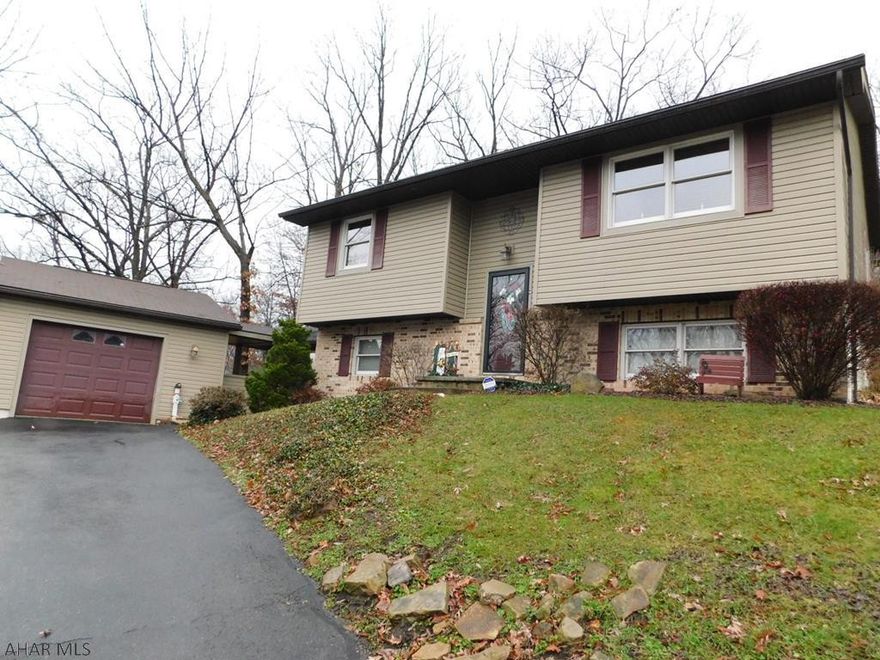 Beautifully decorated and maintained with brand new kitchen with granite counters and stainless steel appliance.  Master suite w/private bath and walk in closet.  This home offers a private back yard and fully finished lower level.  This home is definitely move in ready.  Call the listing agent for your private tour today!