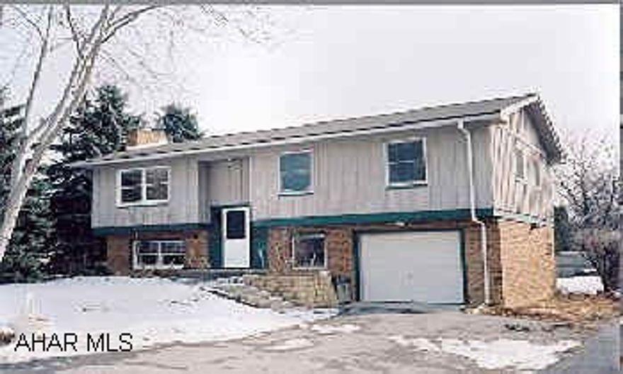 BI-LEVEL PRIVATE LOCATION, FINISHED GARAGE. MOVE-IN CONDITION.  WANT A QUIET SETTING WITH NO TRAFFIC-CHECK OUT THIS UNIQUE PRIVATE SETTING WITHIN ALTOONA. COZY FAMILYROOM W/WOODBURNER AND PRIVATE REAR YARD WITH SHED. THE LOW UTILITY COSTS ARE A BONUS.